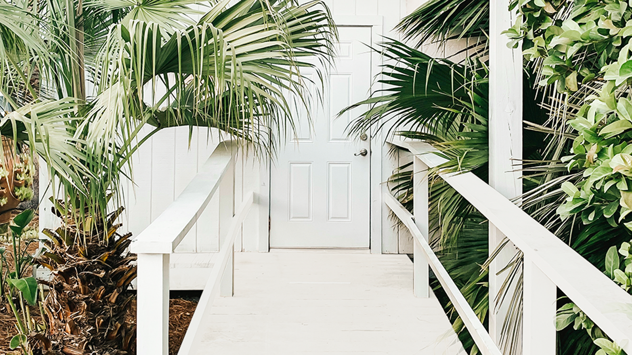 Timeless Classic: White Garden Walls | Dulux